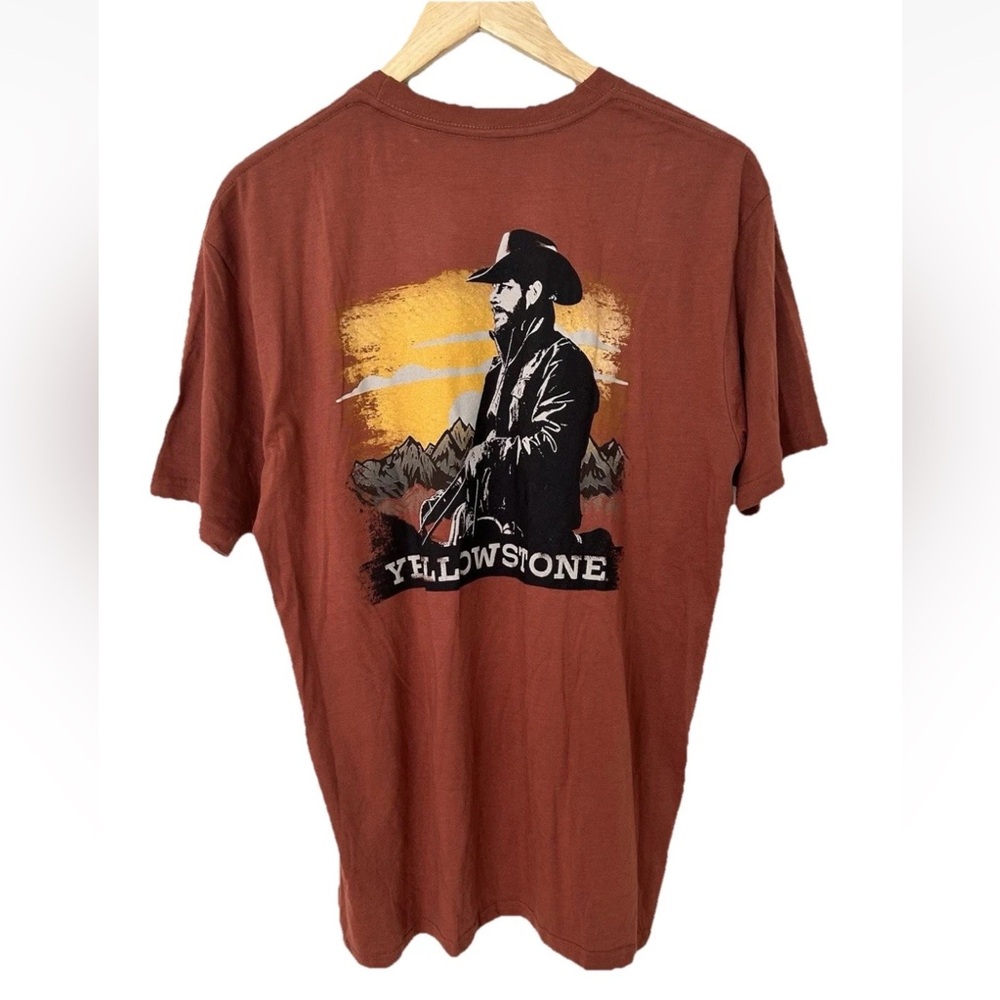 Yellowstone Western Cowboy Graphic Rust Short Sleeve T-Shirt NWT Size Large